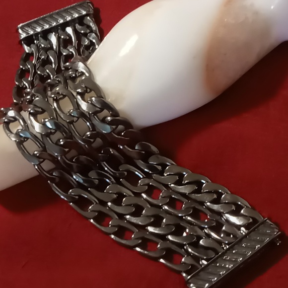 Layered flat pave curve chain bracelet blackened with a magnet clasp. - Picture 3 of 5